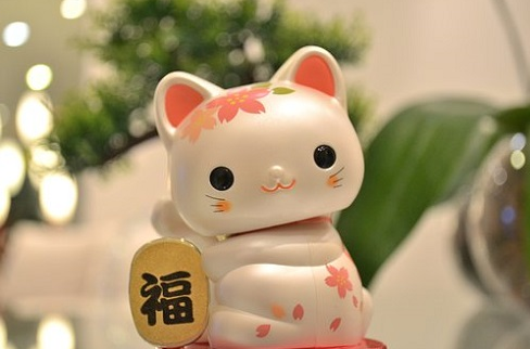 车上放招财猫好不好，车上放招财猫的好处有哪些