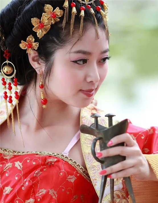 什么属相跟金蟾好，适合戴金蟾的属相