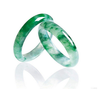 翡翠手镯怎么养才能透