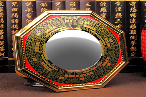 八卦镜挂窗外还是窗内